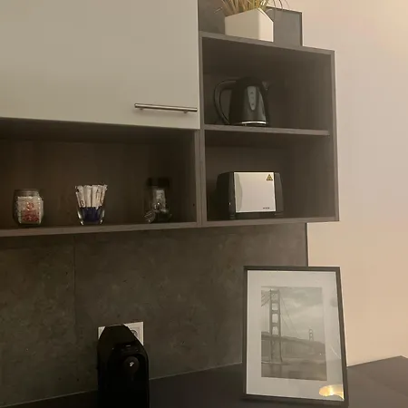 Golden Gate Apartment *