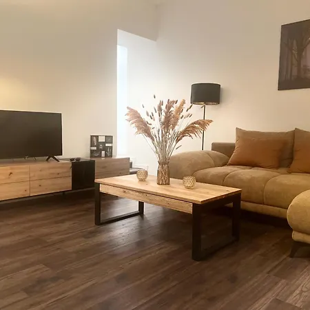 Golden Gate Apartment *